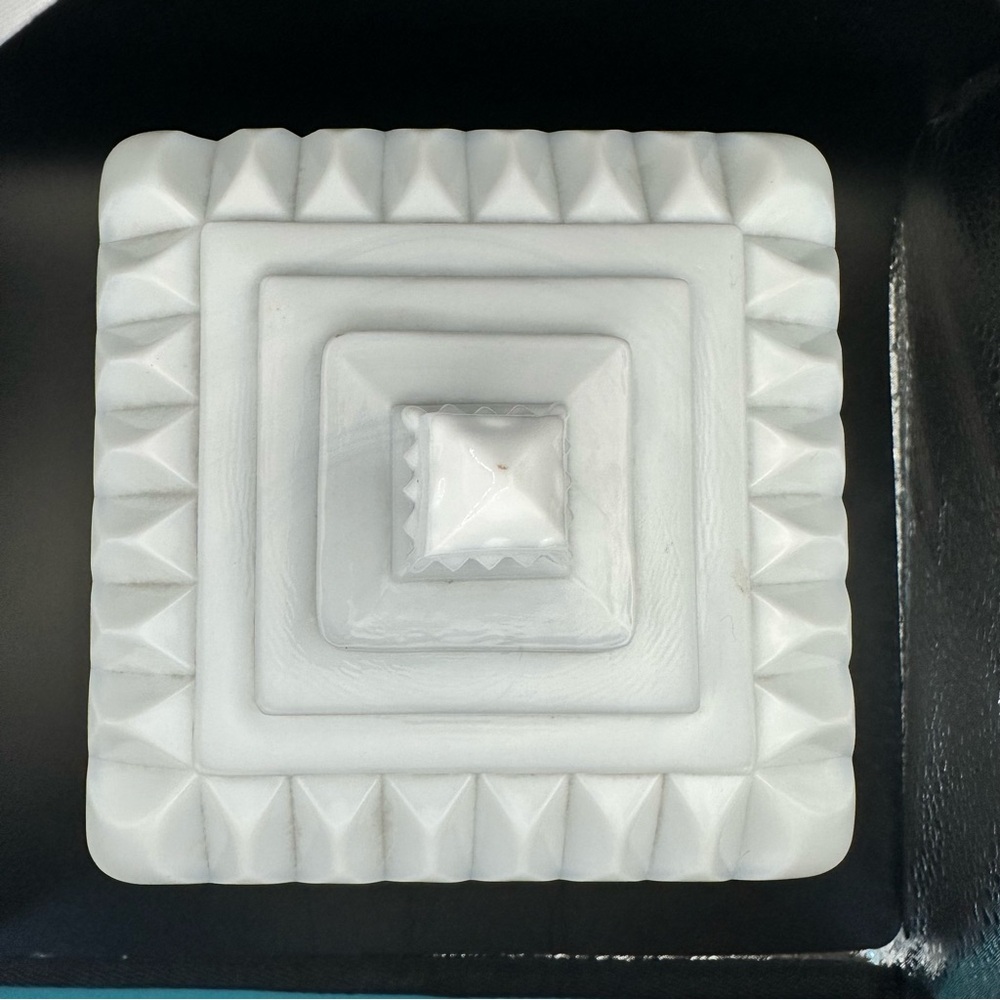 Milk Glass Candy dish - Picture 9 of 9